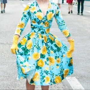 Vintage Style Floral Dress 1950s Silhouette